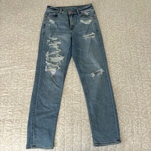 Jeans. American Eagle. Size 2. Mom Jean.